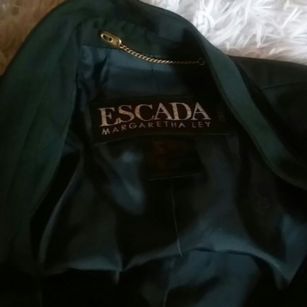 Escada suit  - Picture 5 of 8
